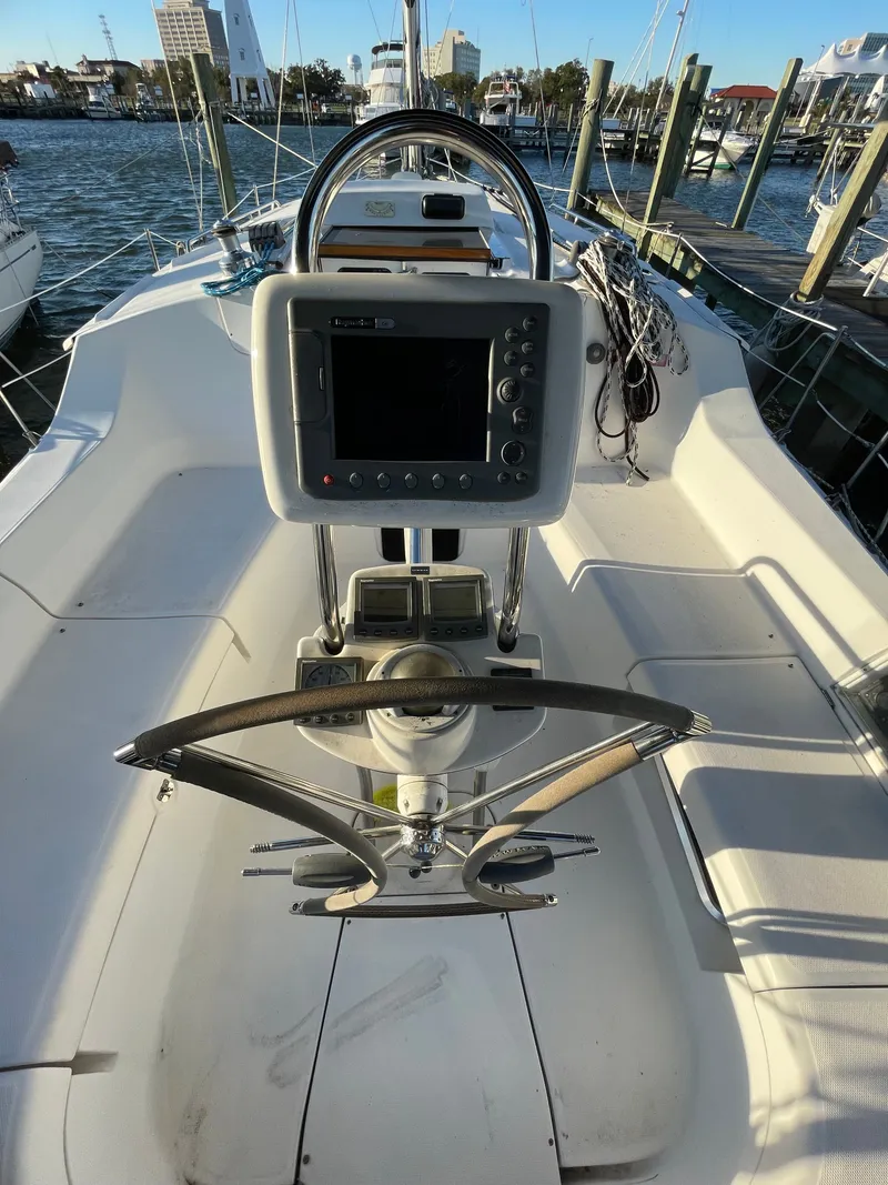 Slide: The Image of Hunter 44 DS 2006 - 5