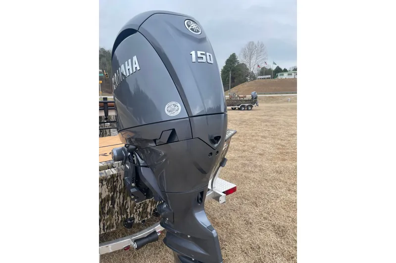 Slide: The Image of Outboard motor on 2026 Avid 22 Rogue CC boat, featuring Yamaha 150 engine. - 3