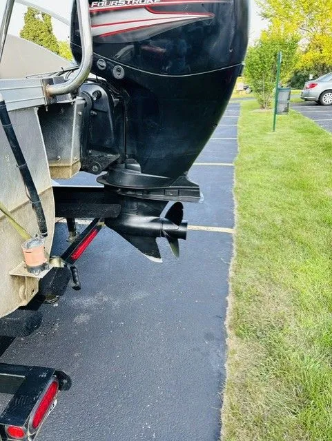 Slide: The Image of Outboard motor of a 2014 JC MFG SPIRIT 223TT FISH boat on asphalt. - 12