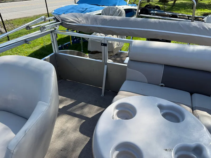 Slide: The Image of Interior of a 2014 JC MFG SPIRIT 223TT FISH pontoon boat. - 17