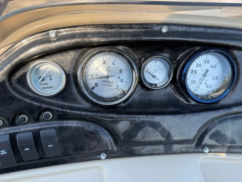 Slide: The Image of Dashboard of a 2014 JC MFG SPIRIT 223TT FISH boat. - 21