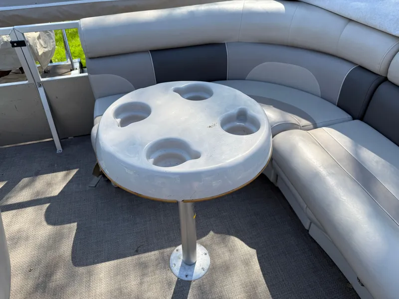 Slide: The Image of Interior of 2014 JC MFG SPIRIT 223TT FISH boat with table and seating. - 22