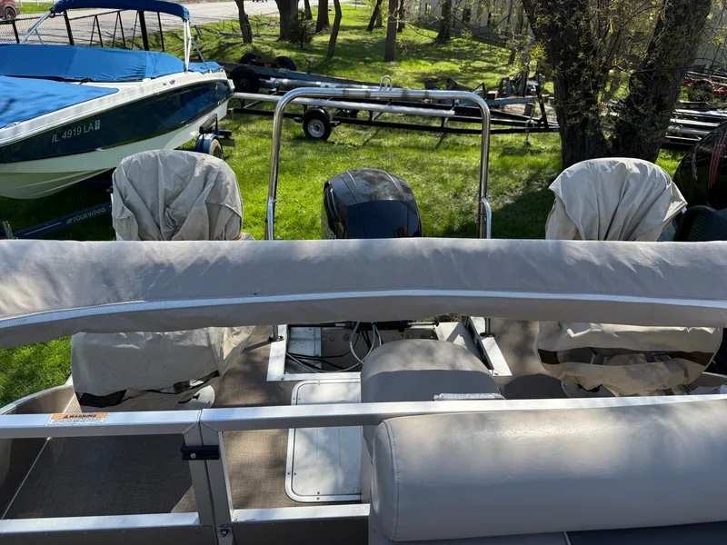 Slide: The Image of 2014 JC MFG SPIRIT 223TT FISH boat with covers outdoors. - 23