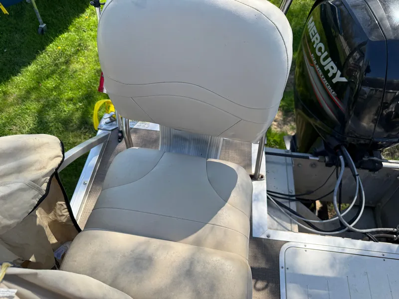 Slide: The Image of 2014 JC MFG SPIRIT 223TT FISH boat seat and Mercury engine. - 27