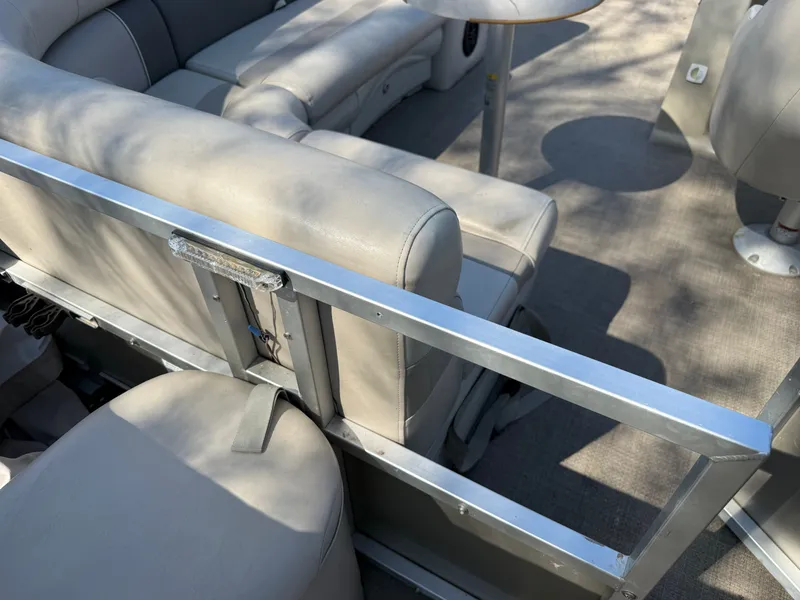 Slide: The Image of Interior of 2014 JC MFG SPIRIT 223TT FISH boat with gray seating. - 28