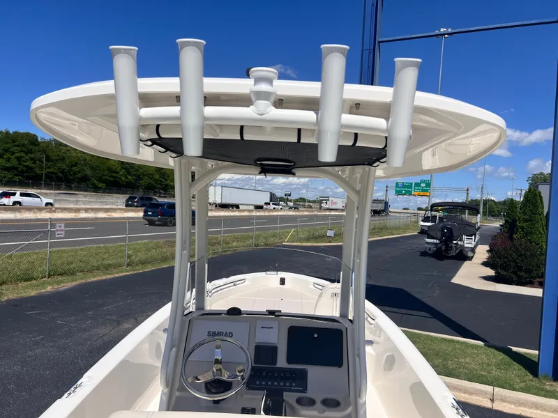 Slide: The Image of Boston Whaler 250 Dauntless 2026 - 14