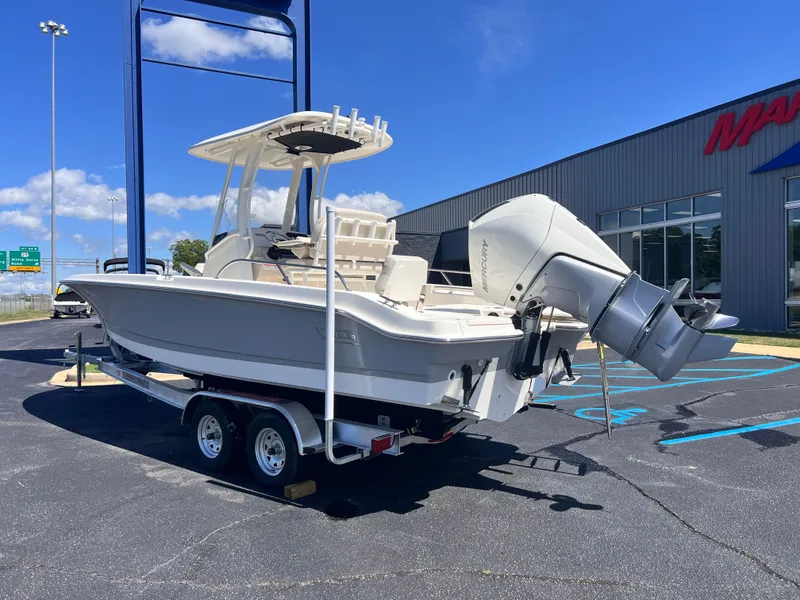 Slide: The Image of Boston Whaler 250 Dauntless 2026 - 15