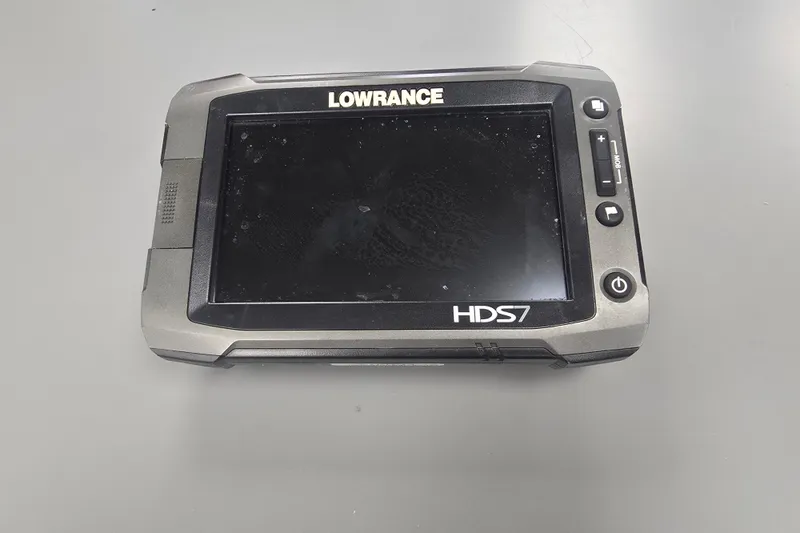Slide: The Image of Lowrance HDS7 fishfinder on a 2010 Hydra-Sports Bay Bolt 19 boat. - 12