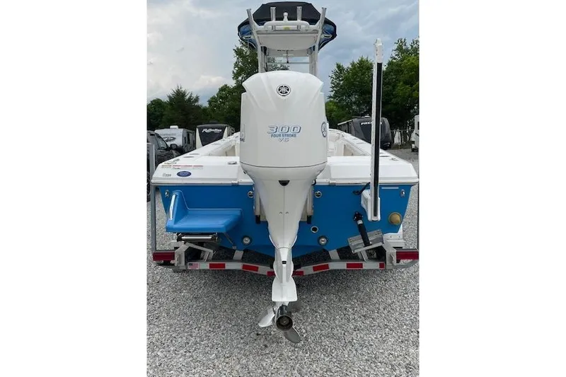 Slide: The Image of 2020 Everglades 243 Center Console boat with Yamaha 300 outboard engine, rear view. - 19