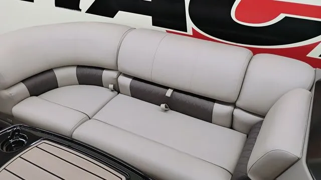 Slide: The Image of Sun Tracker Party Barge 22 RF XP3 2025 - 11