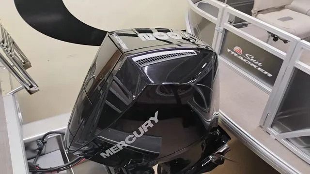 Slide: The Image of Sun Tracker Party Barge 22 RF XP3 2025 - 23