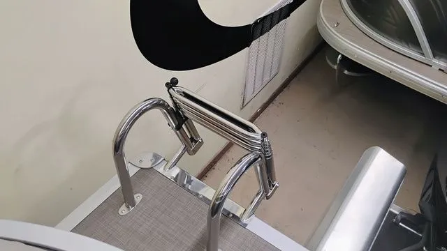 Slide: The Image of Sun Tracker Party Barge 22 RF XP3 2025 - 29