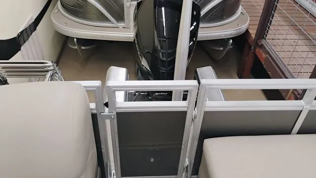 Slide: The Image of Sun Tracker Party Barge 22 RF XP3 2025 - 30