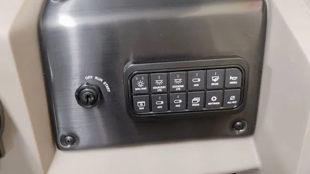 Slide: The Image of Sun Tracker Party Barge 22 RF XP3 2025 - 36