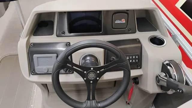 Slide: The Image of Sun Tracker Party Barge 22 RF XP3 2025 - 37