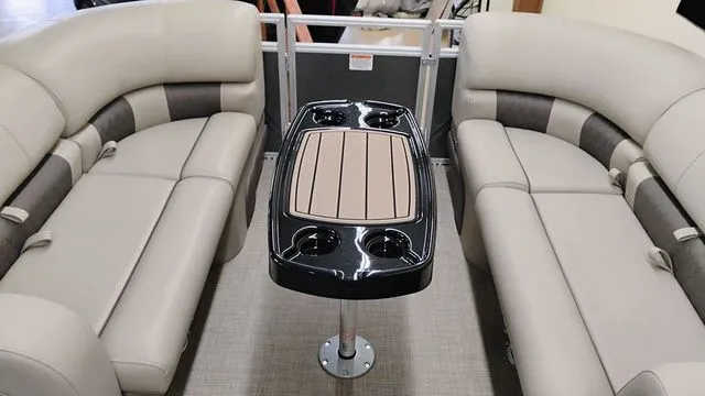 Slide: The Image of Sun Tracker Party Barge 22 RF XP3 2025 - 42