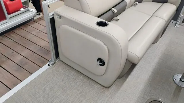 Slide: The Image of Sun Tracker Party Barge 22 RF XP3 2025 - 8