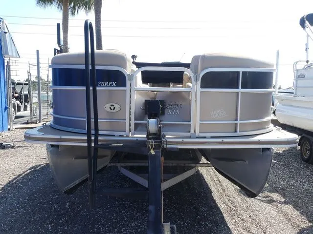 Slide: The Image of Berkshire CTS Series 211RFX 2015 - 2