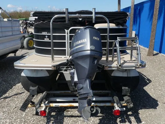 Slide: The Image of Berkshire CTS Series 211RFX 2015 - 5