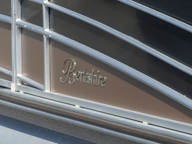 Slide: The Image of Berkshire CTS Series 211RFX 2015 - 7