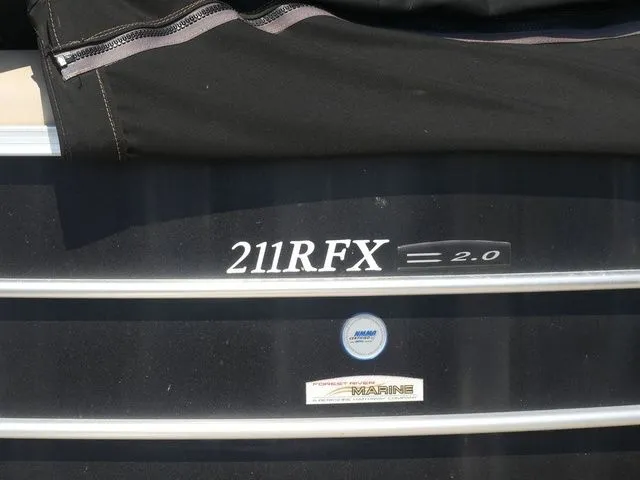 Slide: The Image of Berkshire CTS Series 211RFX 2015 - 8