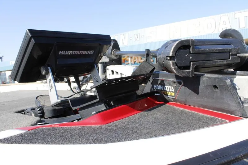 Slide: The Image of 2022 Skeeter ZXR21 boat with Humminbird and Minn Kota accessories. - 14
