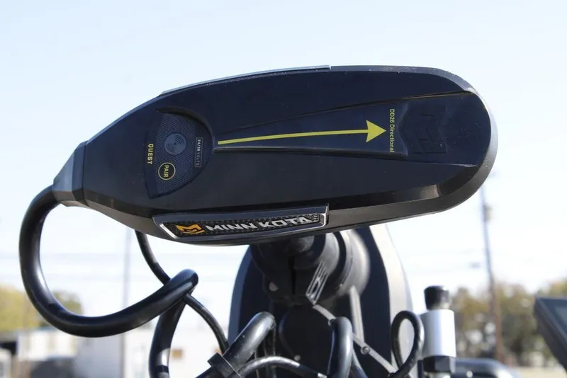 Slide: The Image of Minn Kota motor on 2022 Skeeter ZXR21 boat, featuring directional control. - 15