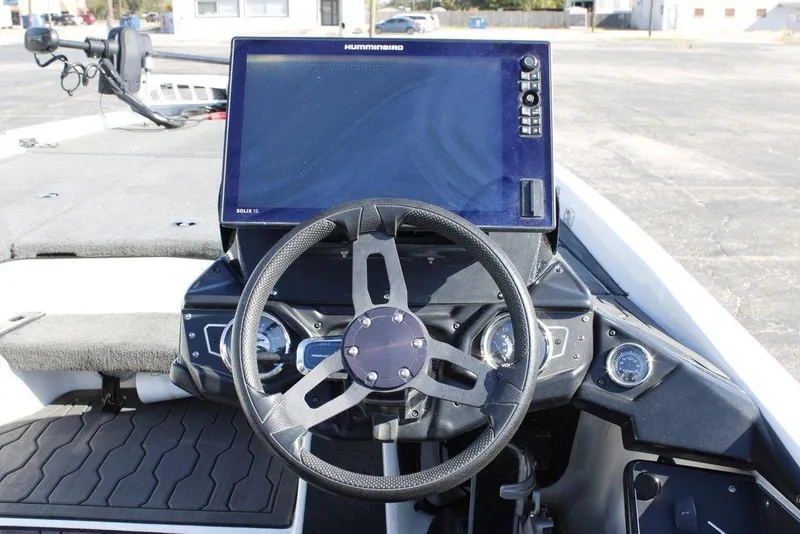 Slide: The Image of Steering console of 2022 Skeeter ZXR21 boat with Humminbird Solix 15 display. - 23