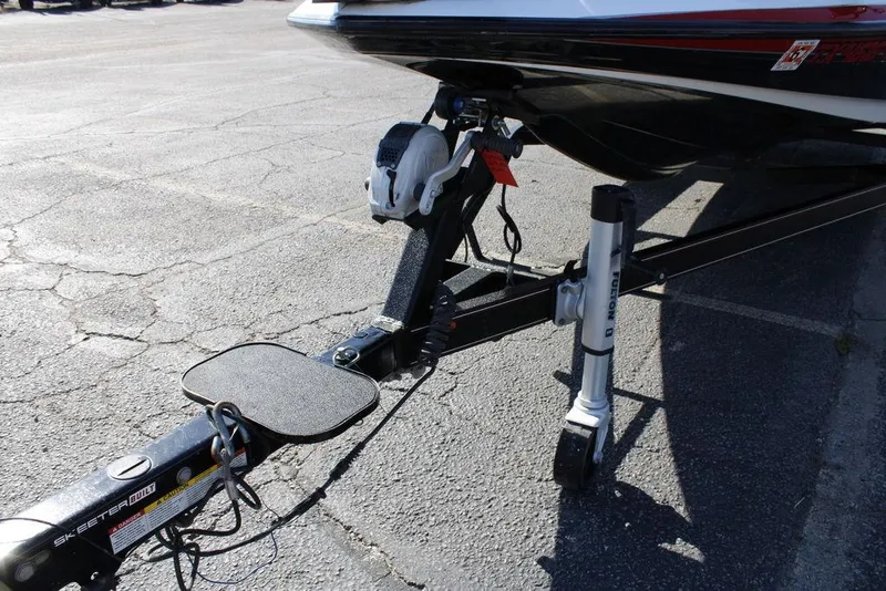 Slide: The Image of 2022 Skeeter ZXR21 boat trailer hitch and winch on asphalt. - 5