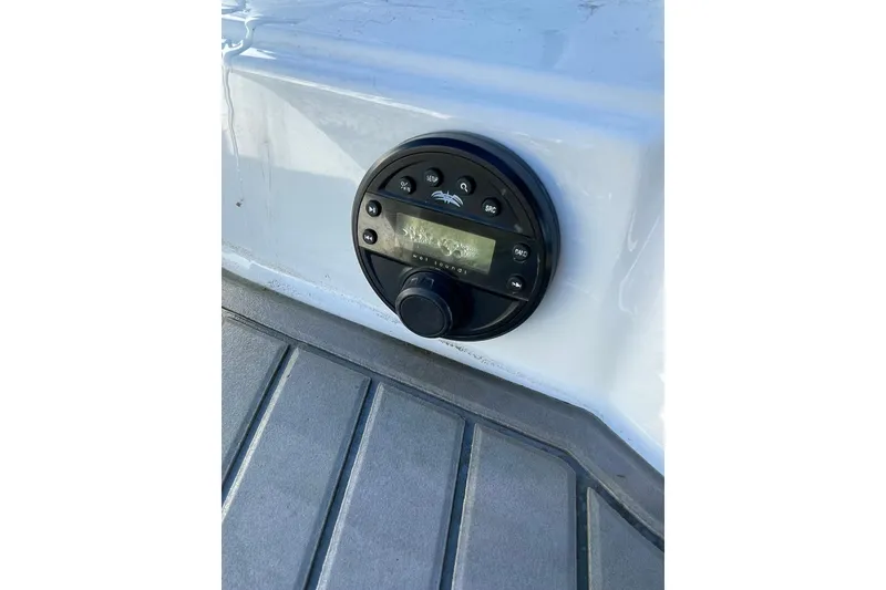 Slide: The Image of Volvo Penta dashboard display on 2022 Crownline 255 SS SURF boat. - 9