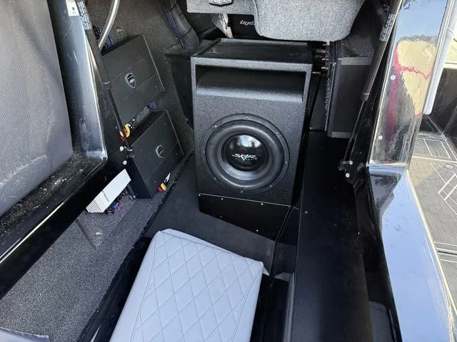 Slide: The Image of Tigé 24RZX 2022 - 13