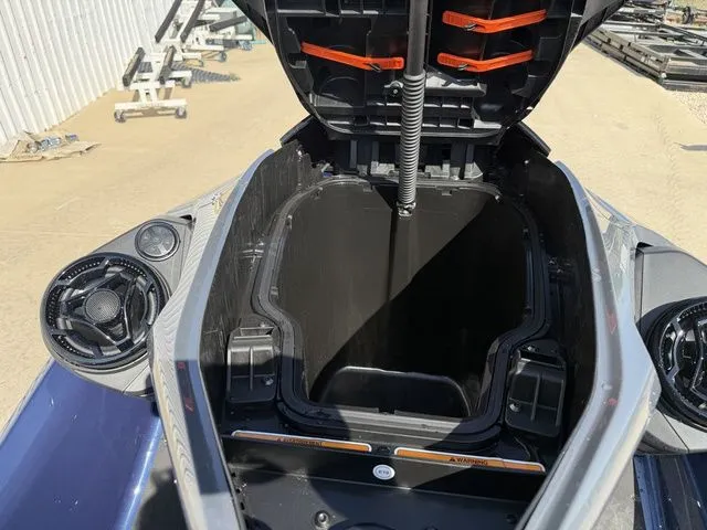 Slide: The Image of Sea-Doo GTX 170 2026 - 10
