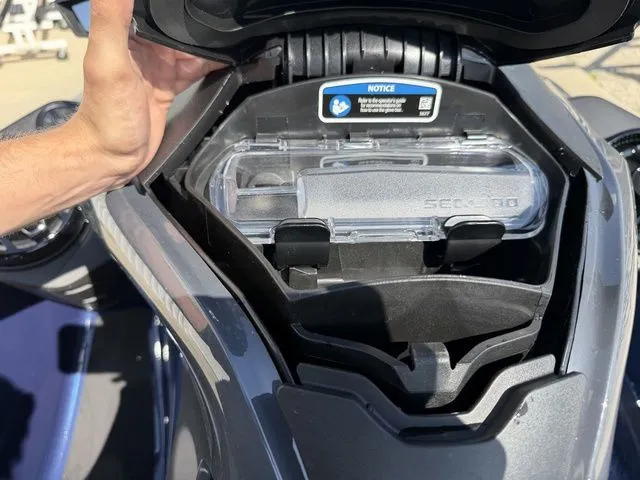 Slide: The Image of Sea-Doo GTX 170 2026 - 11