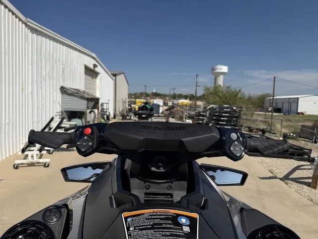 Slide: The Image of Sea-Doo GTX 170 2026 - 13