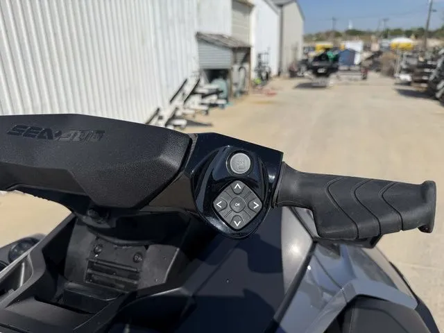 Slide: The Image of Sea-Doo GTX 170 2026 - 14