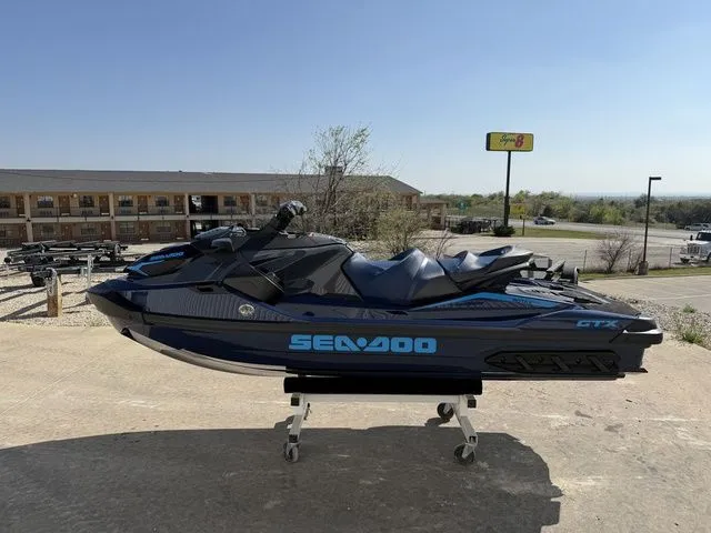 Slide: The Image of Sea-Doo GTX 170 2026 - 4