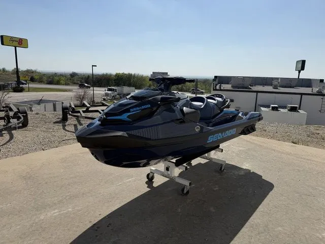 Slide: The Image of Sea-Doo GTX 170 2026 - 5