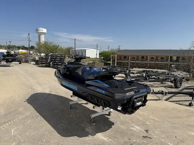 Slide: The Image of Sea-Doo GTX 170 2026 - 6