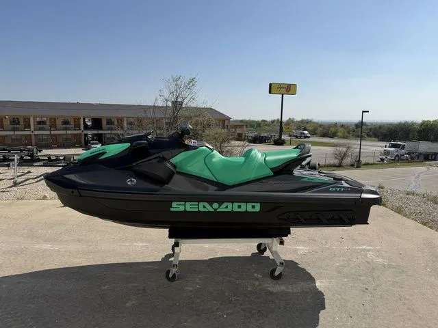 Slide: The Image of Sea-Doo GTI SE 170 2026 - 4