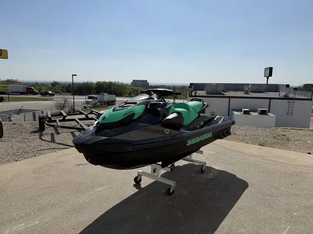 Slide: The Image of Sea-Doo GTI SE 170 2026 - 5