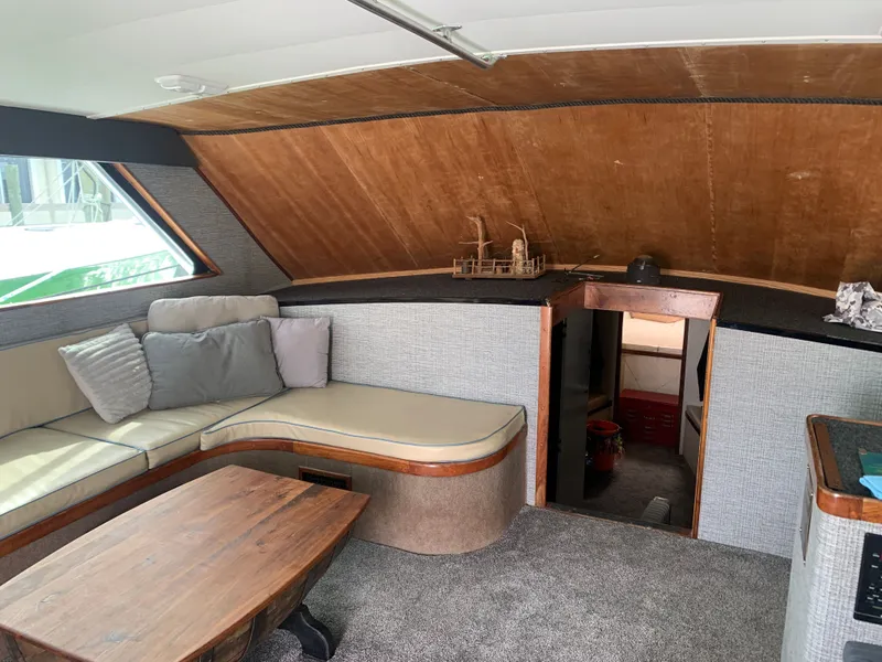 Slide: The Image of Helm of Custom Carolina Terry Guthrie Sportfish 2000 on open sea. - 16