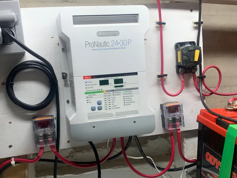 Slide: The Image of Interior of 2000 Custom Carolina Terry Guthrie Sportfish. - 25