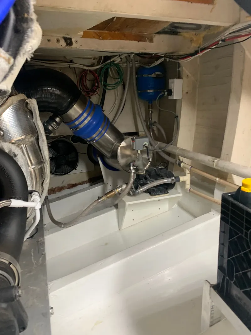 Slide: The Image of Engine room of 2000 Custom Carolina Terry Guthrie Sportfish with wiring. - 32