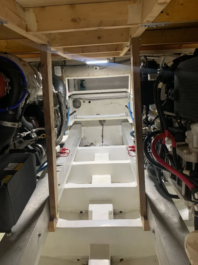 Slide: The Image of Fishing rod storage in Custom Carolina Terry Guthrie Sportfish 2000. - 43