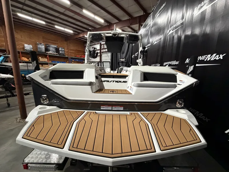 Slide: The Image of Nautique Super Air Nautique S25 2023 - 11