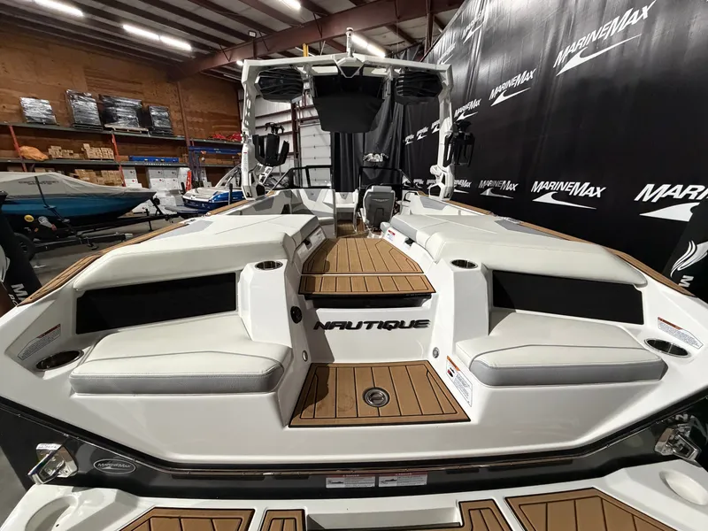 Slide: The Image of Nautique Super Air Nautique S25 2023 - 12