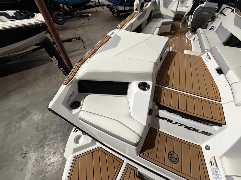 Slide: The Image of Nautique Super Air Nautique S25 2023 - 13