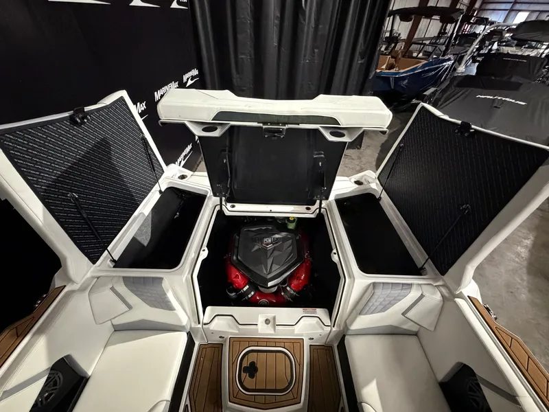 Slide: The Image of Nautique Super Air Nautique S25 2023 - 25