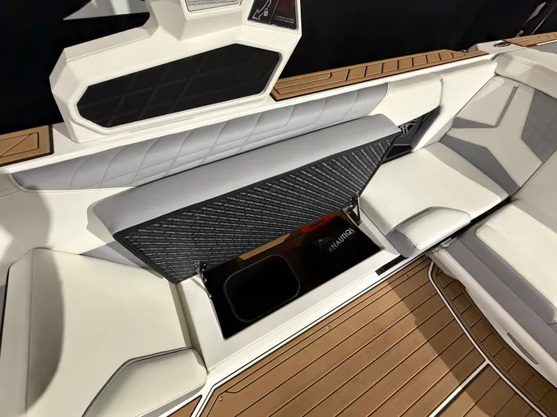 Slide: The Image of Nautique Super Air Nautique S25 2023 - 32