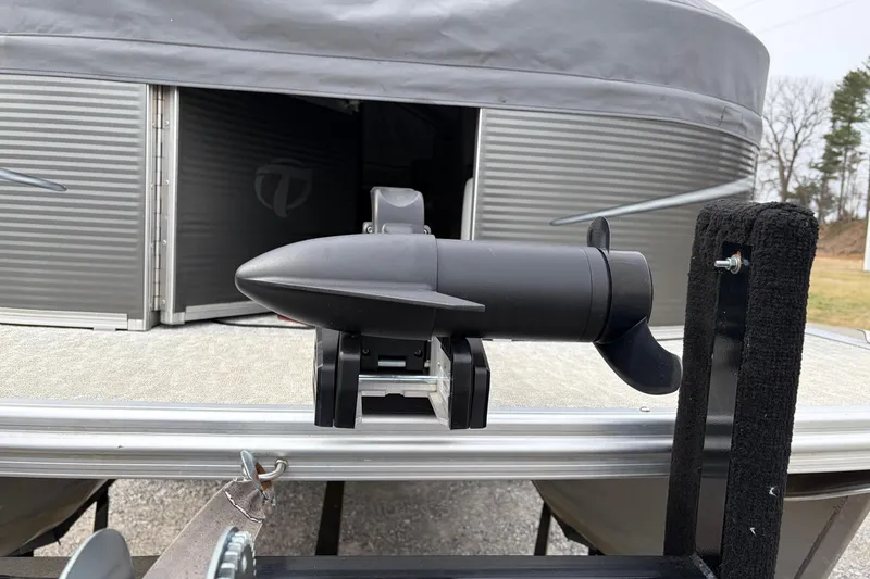 Slide: The Image of 2020 Tahoe Pontoon Sport Cruise Rear Bench 18' with motor mount detail. - 3